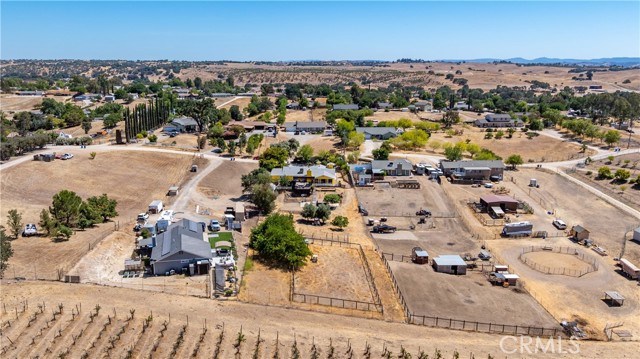 7240 Iverson Place, Paso Robles CA: https://media.crmls.org/medias/f004eb39-449e-451c-87d0-5682f2ebd951.jpg