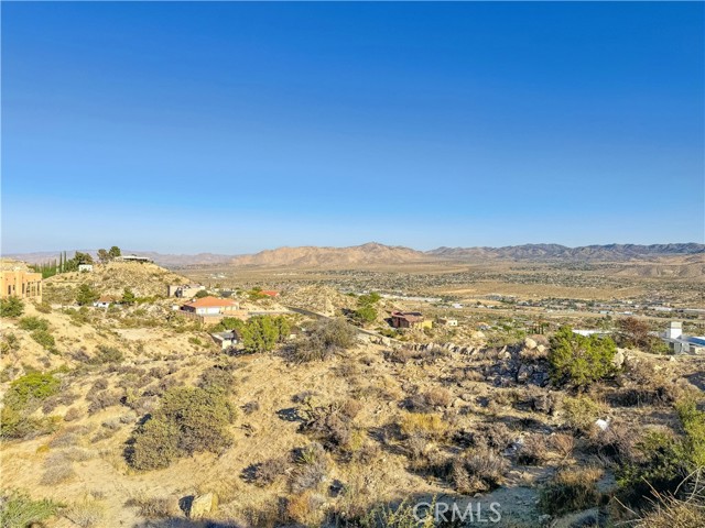 57466 Buena Suerte Road, Yucca Valley CA: https://media.crmls.org/medias/f004f881-4d0d-4114-9205-f7c6687f7422.jpg