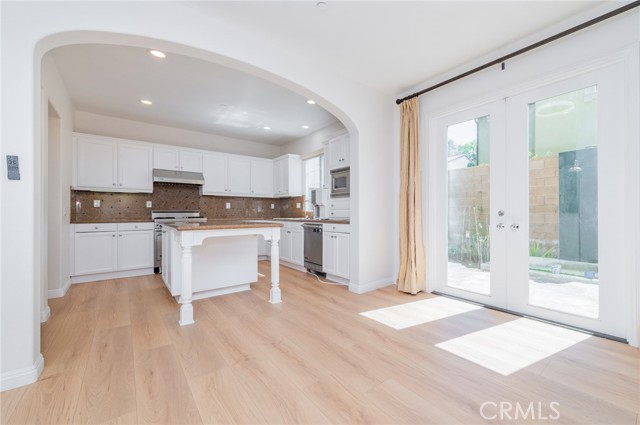 22 Arborside, Irvine CA: https://media.crmls.org/medias/f0055fb5-4b34-4575-879b-6fbe4fd8df45.jpg