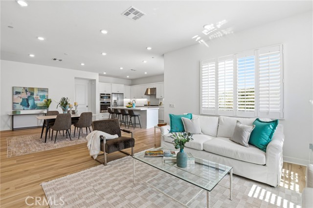 Detail Gallery Image 13 of 70 For 191 Sash, Irvine,  CA 92618 - 4 Beds | 3/1 Baths