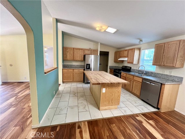 201 Lakewood Drive, Frazier Park CA: https://media.crmls.org/medias/f0066efb-72a0-4271-9a90-4cbb55c184c4.jpg