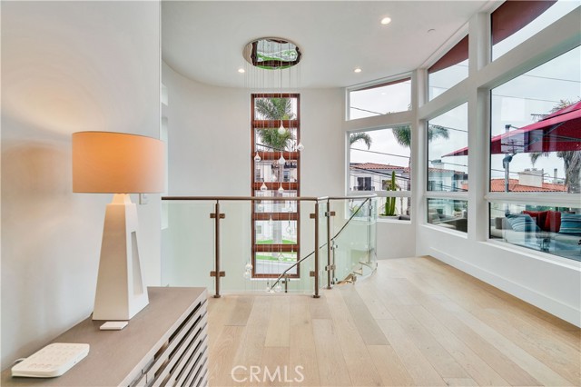 719 1st Place, Hermosa Beach CA: https://media.crmls.org/medias/f006725f-f8d9-4faa-a69b-69645bfe9a3d.jpg