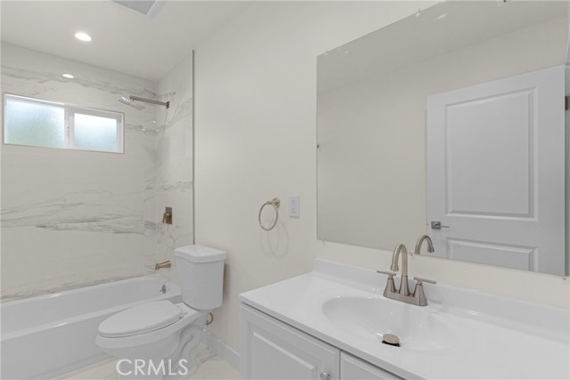 Detail Gallery Image 36 of 39 For 7040 Tyrone Ave, Van Nuys,  CA 91405 - 6 Beds | 4/1 Baths