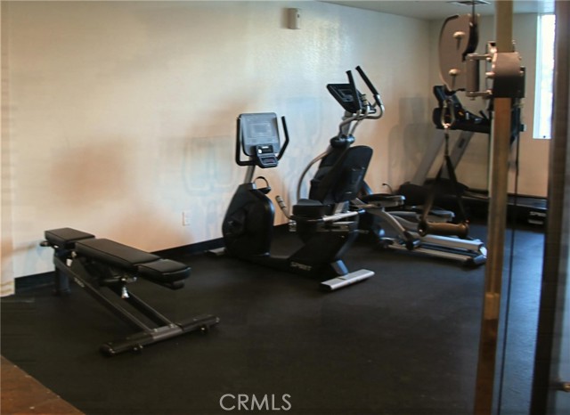 555 Maine Avenue, Long Beach CA: https://media.crmls.org/medias/f00701c8-8c70-4056-b8ea-e4b86d0142ac.jpg