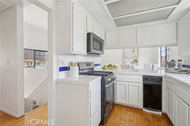 1924 Mathews Avenue, Redondo Beach CA: https://media.crmls.org/medias/f0077a81-568e-4463-bc74-9c53cd13a416.jpg
