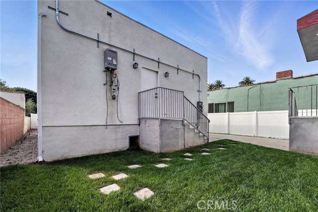 3031 3033 Vineyard Avenue, Los Angeles CA: https://media.crmls.org/medias/f0078830-b70f-4baf-b4ef-71debad331b9.jpg