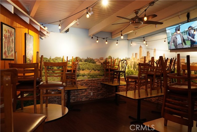 124 E Lincoln Ave, Orange CA: https://media.crmls.org/medias/f0080c84-798e-43f8-83c4-8fe5e296d671.jpg