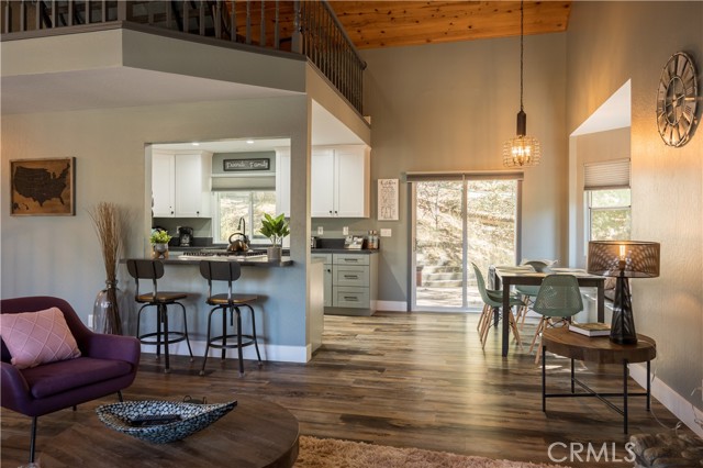 Detail Gallery Image 6 of 36 For 1315 Sequoia Dr, Lake Arrowhead,  CA 92352 - 3 Beds | 2 Baths