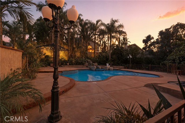 1372 Old Trail DR, Corona CA: https://media.crmls.org/medias/f008478e-2454-4dae-8a84-d587efb5d1e6.jpg