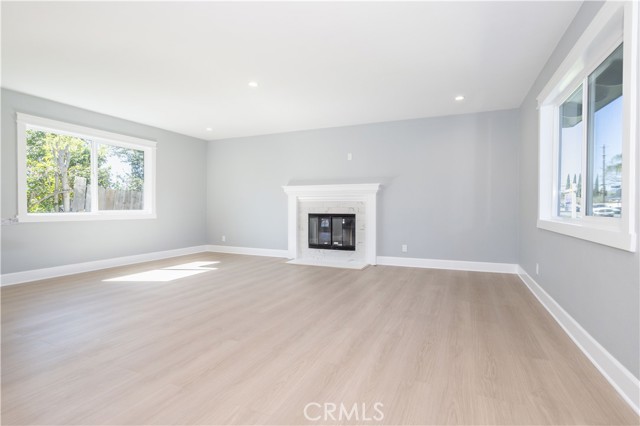 Detail Gallery Image 6 of 33 For 11256 Haskell Ave, Granada Hills,  CA 91344 - 4 Beds | 3 Baths