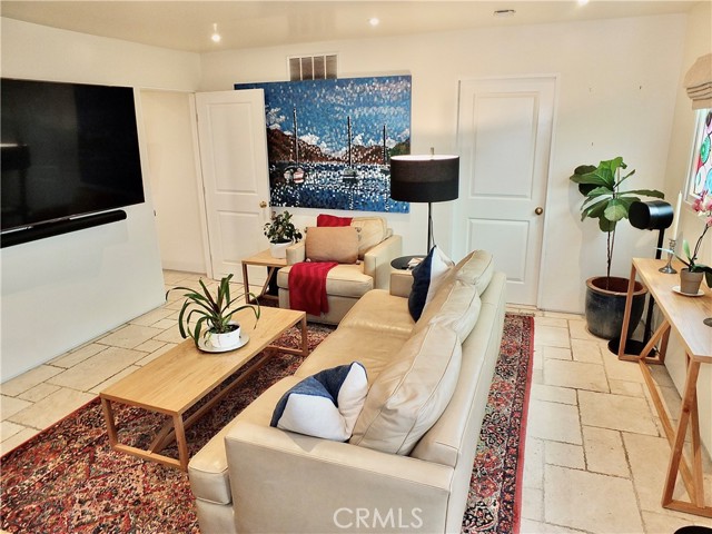 Detail Gallery Image 35 of 71 For 89 Rivo Alto Canal, Long Beach,  CA 90803 - 5 Beds | 3/1 Baths