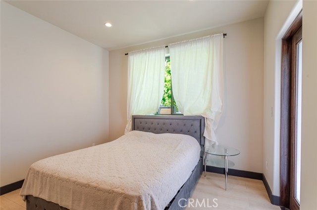 Detail Gallery Image 21 of 37 For 8252 Morse Ave, North Hollywood,  CA 91605 - 3 Beds | 3 Baths