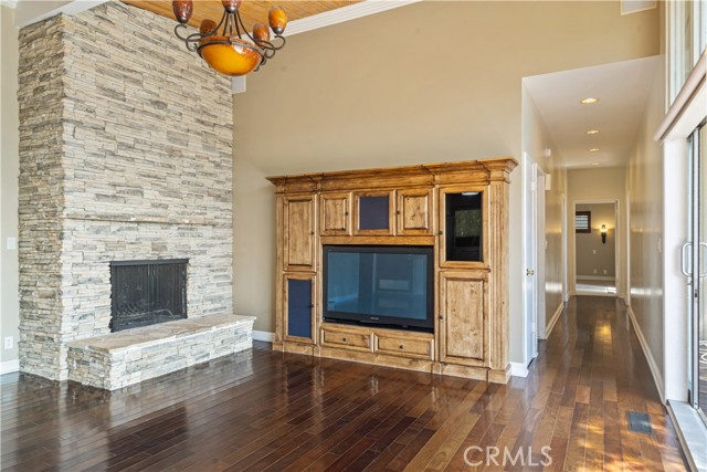 Detail Gallery Image 12 of 32 For 5102 Medina Rd, Woodland Hills,  CA 91364 - 2 Beds | 2 Baths