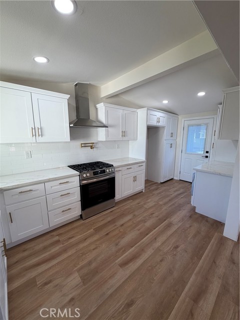 Detail Gallery Image 2 of 21 For 2432 Larchmont, Santa Ana,  CA 92706 - 3 Beds | 2 Baths