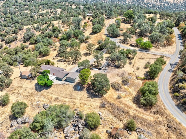 37876 Road 600, Raymond CA: https://media.crmls.org/medias/f00b7b02-40ce-47bc-b701-ac818e7412ac.jpg