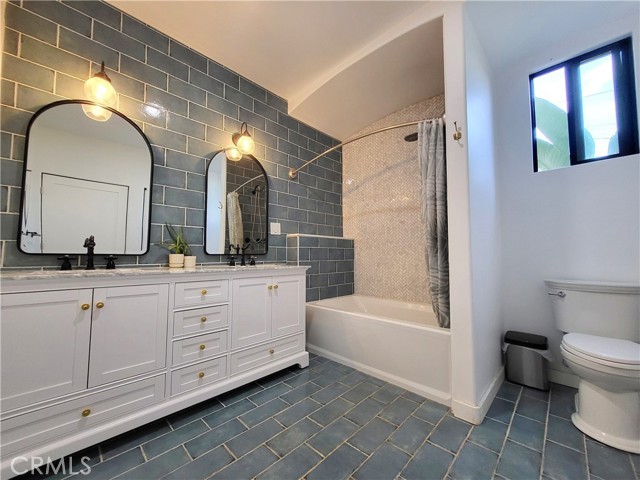 Detail Gallery Image 10 of 47 For 441 E 17th St, Long Beach,  CA 90813 - – Beds | – Baths