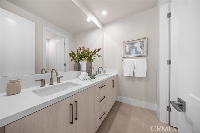 Detail Gallery Image 38 of 44 For 122 Mossvine, Irvine,  CA 92618 - 4 Beds | 3 Baths