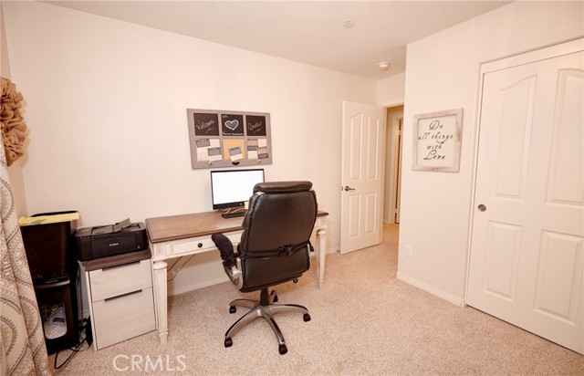 4049 Running Oak Lane, San Bernardino CA: https://media.crmls.org/medias/f00bccbc-36b8-4672-927f-a6f7236d8826.jpg