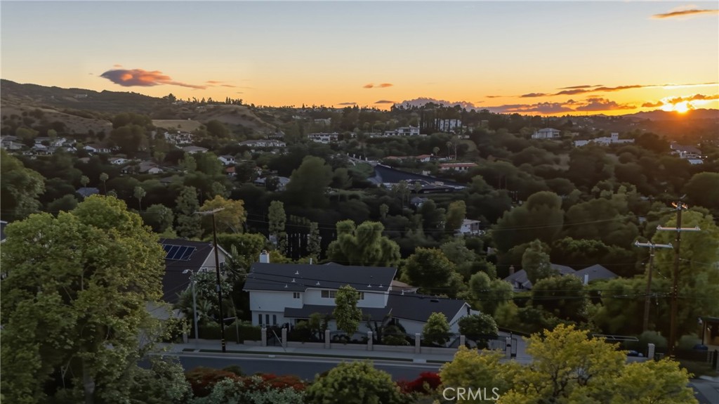https://media.crmls.org/medias/f00c3eb5-2198-4e7a-a780-41d2d73632bd.jpg?preset=X-Large