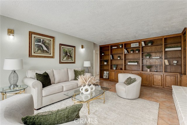 Detail Gallery Image 8 of 30 For 26134 Roymor Dr, Calabasas,  CA 91302 - 4 Beds | 3 Baths