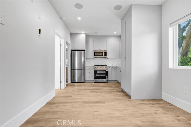 Detail Gallery Image 2 of 10 For 7508 1/2 Claire Ave, Reseda,  CA 91335 - 1 Beds | 1 Baths