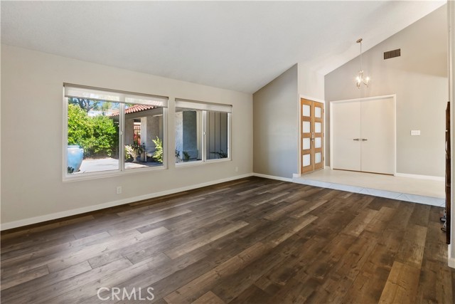 6065 Saint Augustine Drive, Riverside CA: https://media.crmls.org/medias/f00ec180-0414-49a3-aa7d-f0e0a3614459.jpg