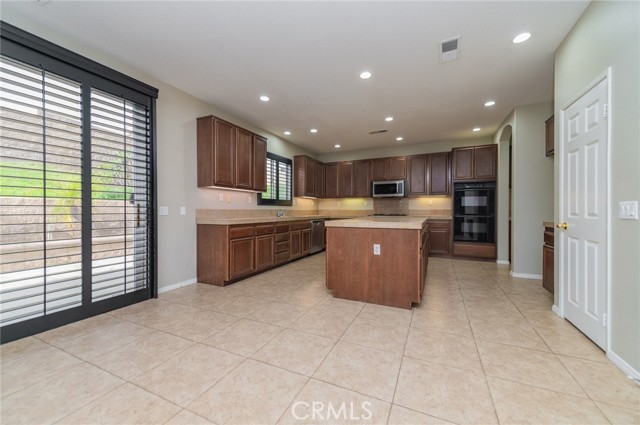 Detail Gallery Image 14 of 38 For 6221 Ruby Crest Way, Jurupa Valley,  CA 91752 - 4 Beds | 3 Baths