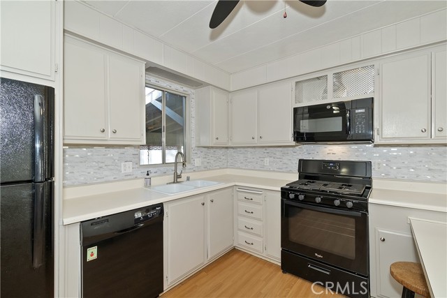 391 Montclair Dr #41, Big Bear City CA: https://media.crmls.org/medias/f00f470f-ce1b-411c-947a-a8c6ced44e1c.jpg