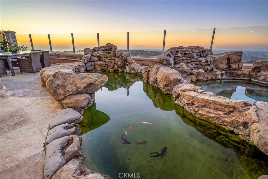 https://media.crmls.org/medias/f00f7b59-c5a5-4dce-8cf7-095ce6306b6f.jpg?preset=X-Large