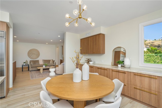 3318 Durham Court, Burbank CA: https://media.crmls.org/medias/f00fb881-c2e4-4179-ab92-acf543c4b273.jpg