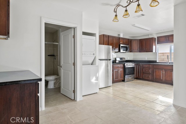 2370 Pine, Long Beach CA: https://media.crmls.org/medias/f01092d1-9d84-4ef0-adac-af9e147b81da.jpg