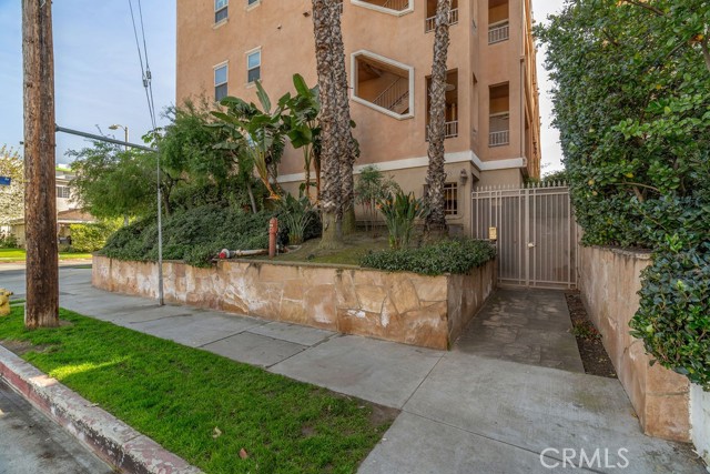 Detail Gallery Image 5 of 61 For 11504 Moorpark St #103,  Studio City,  CA 91602 - 3 Beds | 2/1 Baths