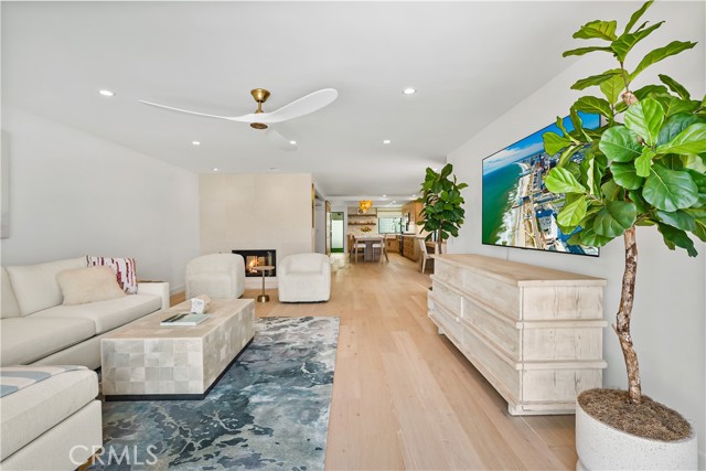 Detail Gallery Image 17 of 37 For 1817 W Bay Ave a,  Newport Beach,  CA 92663 - 2 Beds | 2/1 Baths
