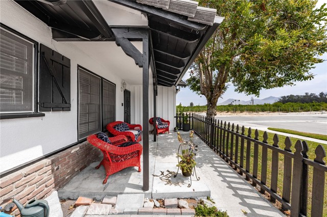 5015 Berryhill Place, Riverside CA: https://media.crmls.org/medias/f01330cd-f3d2-45cf-8cd9-eabe1bf33348.jpg