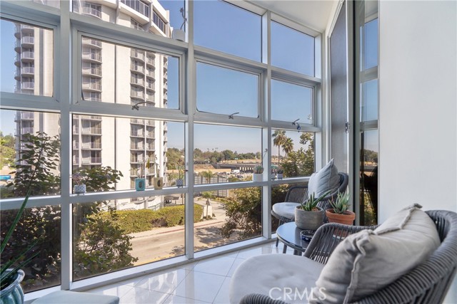 171 N Church Lane, Los Angeles CA: https://media.crmls.org/medias/f014470b-c35d-4ba7-aa2e-d0ae32859964.jpg