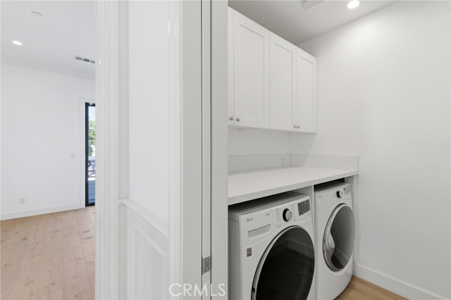 Detail Gallery Image 39 of 59 For 1405 Oak Ave, Manhattan Beach,  CA 90266 - 4 Beds | 4/1 Baths