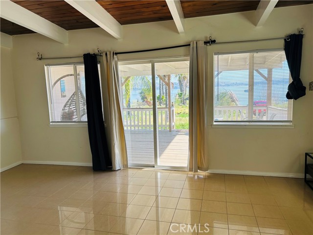 Detail Gallery Image 6 of 11 For 16086 Grand Ave, Lake Elsinore,  CA 92530 - 2 Beds | 2 Baths