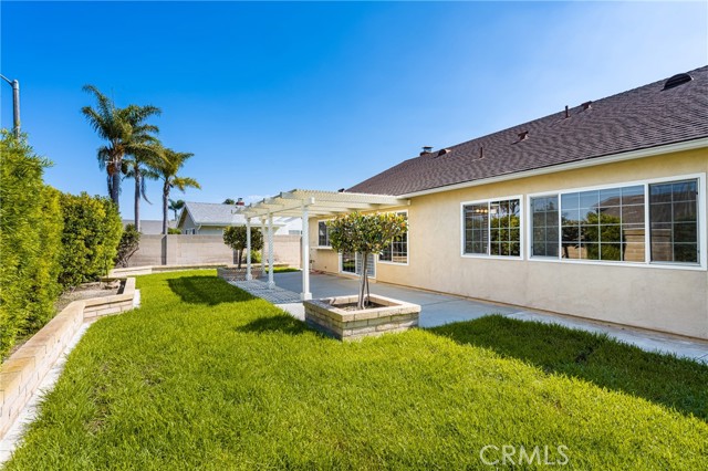 Detail Gallery Image 21 of 44 For 17651 Falkirk Ln, Huntington Beach,  CA 92649 - 4 Beds | 2 Baths