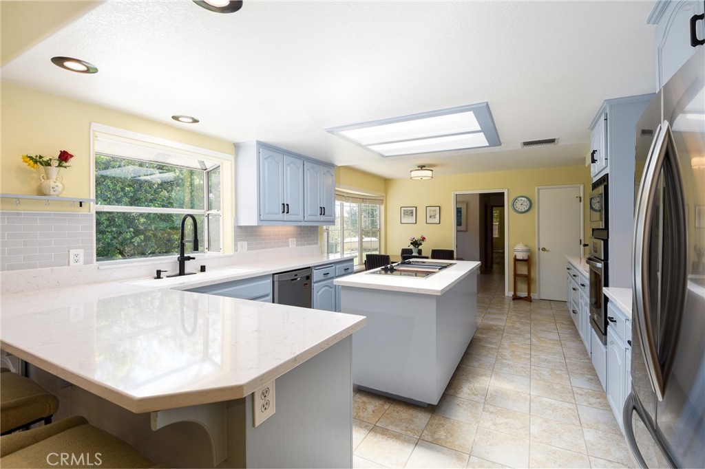 MLS #OC25098345 img 9