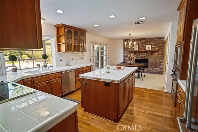 Detail Gallery Image 8 of 34 For 19201 Castlebay Ln, Porter Ranch,  CA 91326 - 3 Beds | 3 Baths