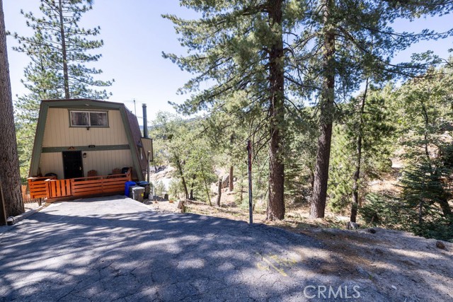 2476 Elko Drive, Running Springs CA: https://media.crmls.org/medias/f01915f4-69e1-41ac-a300-d5e6e6eaaef5.jpg