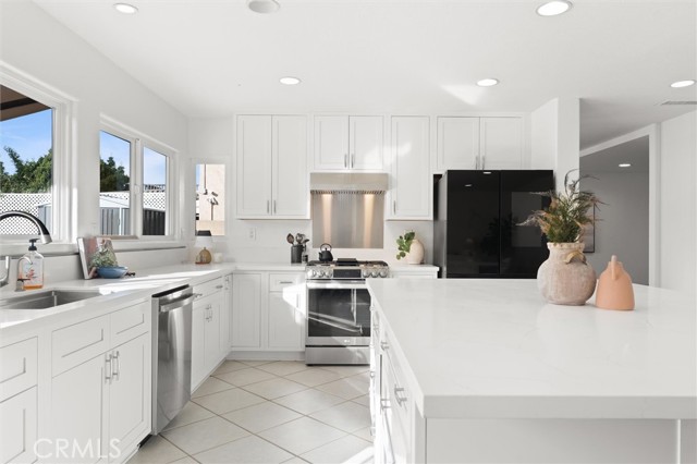 Detail Gallery Image 17 of 55 For 2761 Bunting, Costa Mesa,  CA 92626 - 5 Beds | 3 Baths