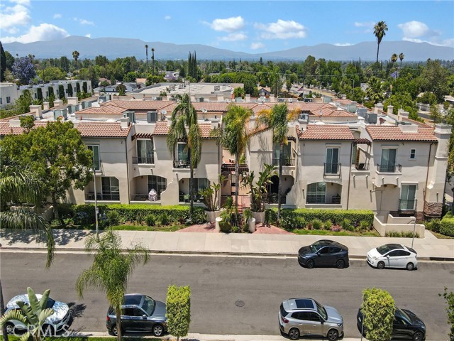 5753 White Oak Avenue, Encino CA: https://media.crmls.org/medias/f019a4e2-df73-4e53-b5fd-f65d3f847d6b.jpg