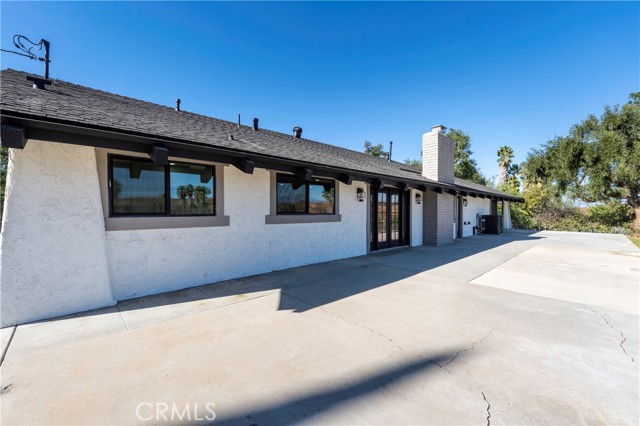 Detail Gallery Image 11 of 15 For 17221 Ranchero Rd, Riverside,  CA 92504 - 5 Beds | 2 Baths