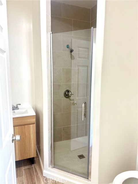 Detail Gallery Image 9 of 13 For 236 W 47th St #1/2,  Los Angeles,  CA 90037 - 3 Beds | 2 Baths