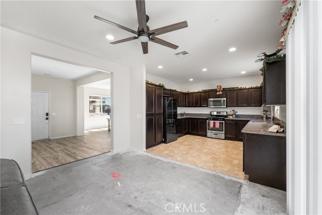 Detail Gallery Image 15 of 60 For 2517 San Madrid, Rosamond,  CA 93560 - 3 Beds | 2/1 Baths