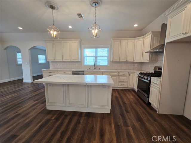 Spacious island and lots of natural light.