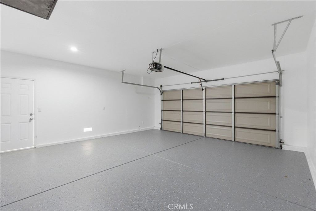 https://media.crmls.org/medias/f01be516-edfd-4893-9e2c-2545a8901685.jpg?preset=X-Large