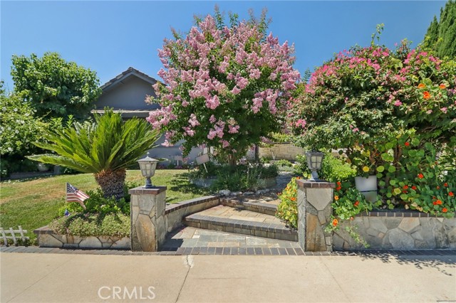 Detail Gallery Image 2 of 42 For 12131 Woodley Ave, Granada Hills,  CA 91344 - 4 Beds | 2/1 Baths