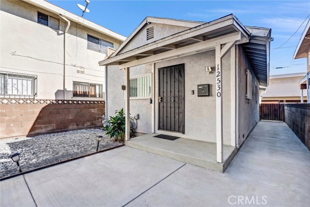 Detail Gallery Image 4 of 23 For 12530 Birch, Hawthorne,  CA 90250 - 3 Beds | 2 Baths